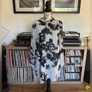 ASTR long sleeve floral dress or blouse with open back